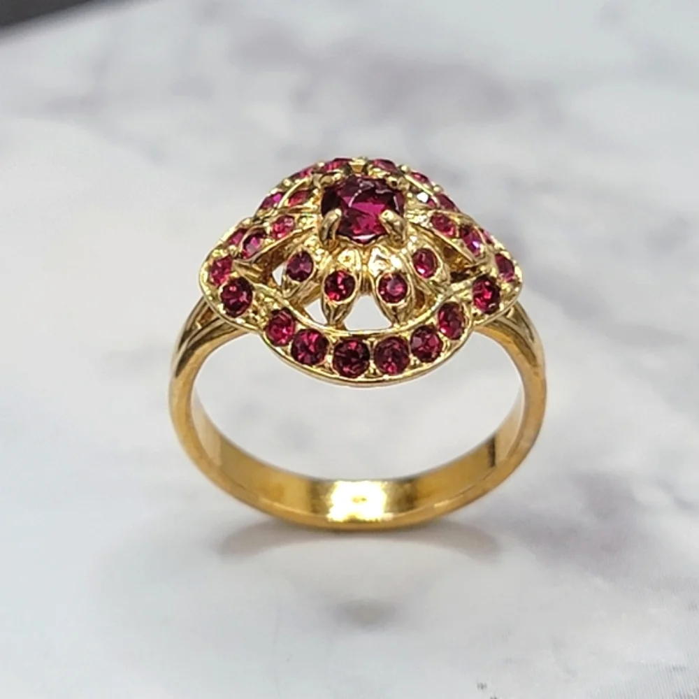 Beautiful Vintage Ring Simulated Ruby Cluster Gold Tone Size 6.5